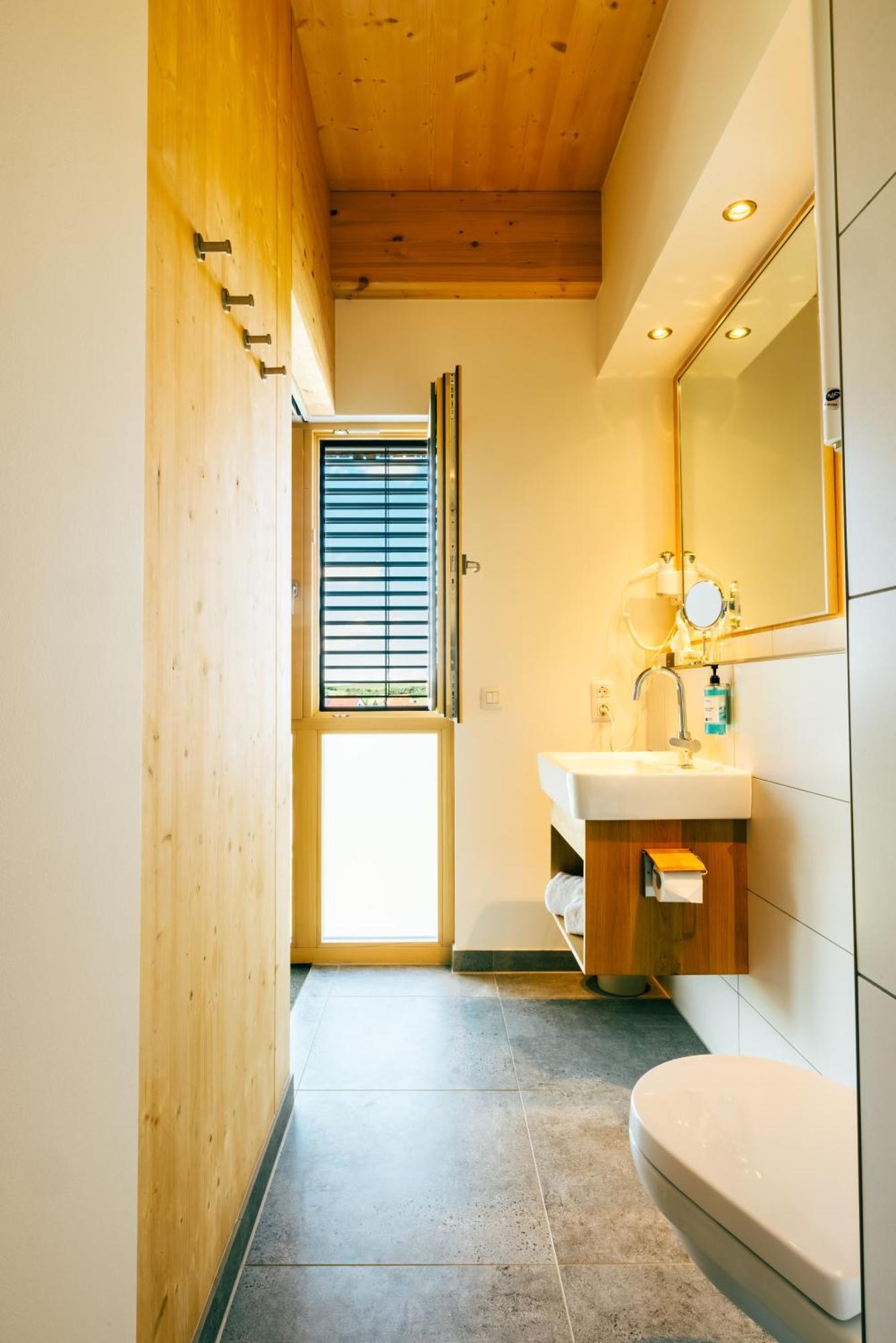 Oekohotel Aus Holz Alea Eco 伊尔姆河畔普法芬霍芬 外观 照片